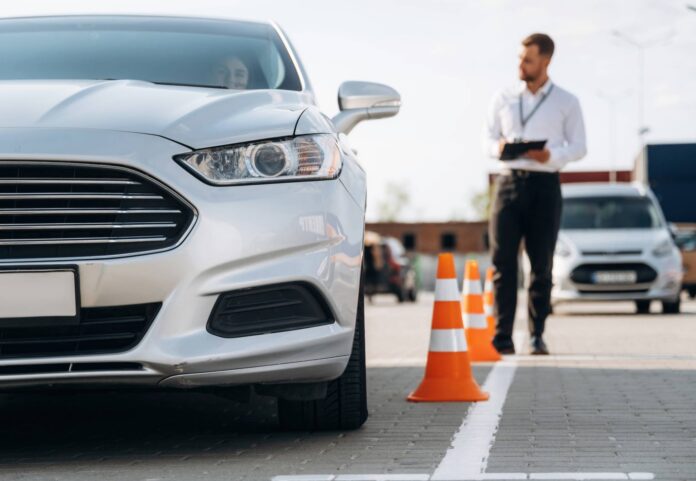cone-driving-instructor cone-driving-instructor